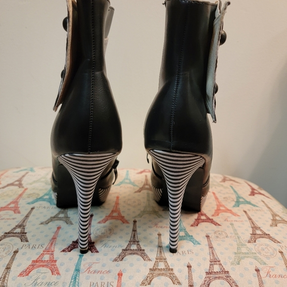 Black and white booties - Picture 3 of 6